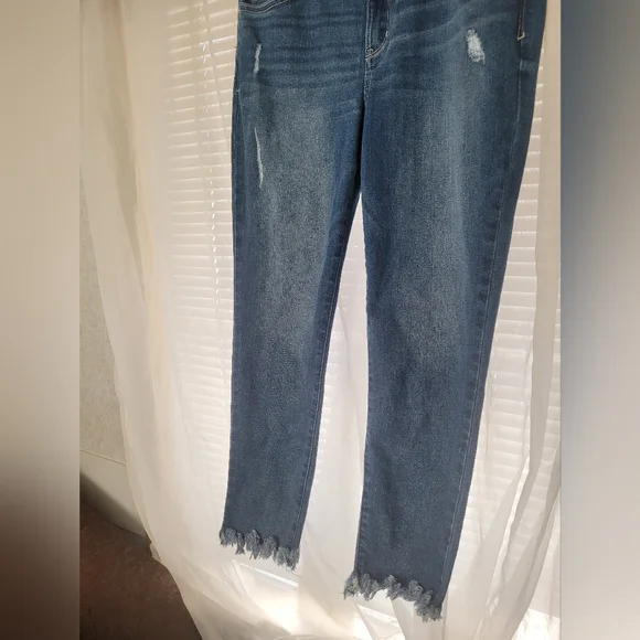 Democracy Jeans Womens Size 12 Ankle Cropped Distressed Raw Hem Blue Denim - Picture 8 of 9